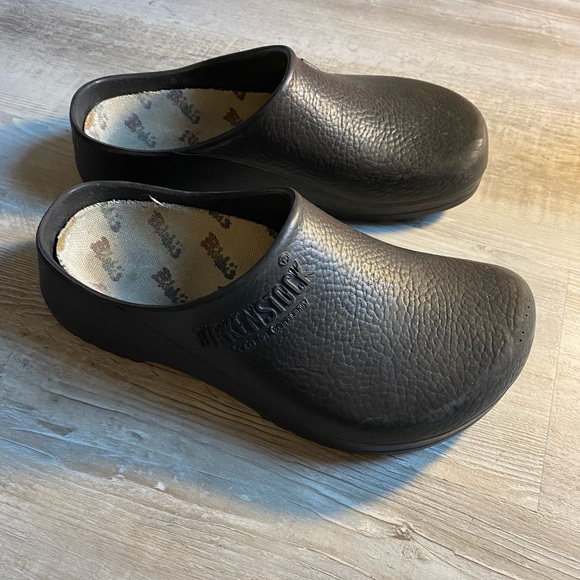 Shoes - Birkenstocks Black Rubber Clogs with Removable Cork Insole size 38